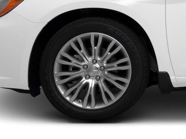 2012 Chrysler 200 4dr Sdn Touring