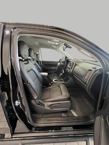 2022 GMC Canyon Crew Cab Long Box 4-Wheel Drive AT4 w/Cloth