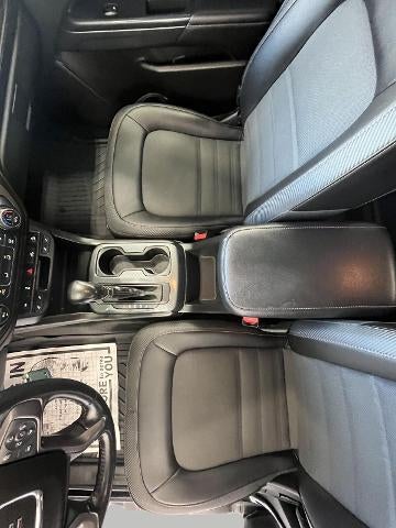 2022 GMC Canyon Crew Cab Long Box 4-Wheel Drive AT4 w/Cloth