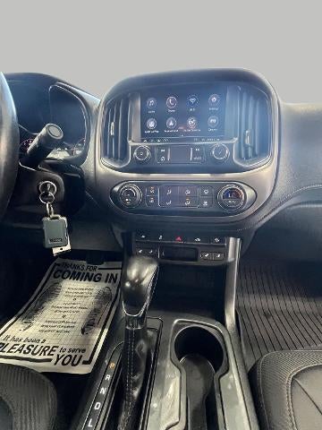 2022 GMC Canyon Crew Cab Long Box 4-Wheel Drive AT4 w/Cloth
