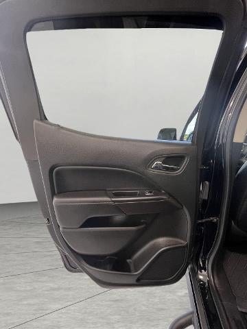 2022 GMC Canyon Crew Cab Long Box 4-Wheel Drive AT4 w/Cloth