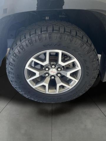 2022 GMC Canyon Crew Cab Long Box 4-Wheel Drive AT4 w/Cloth
