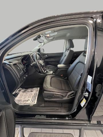 2022 GMC Canyon Crew Cab Long Box 4-Wheel Drive AT4 w/Cloth