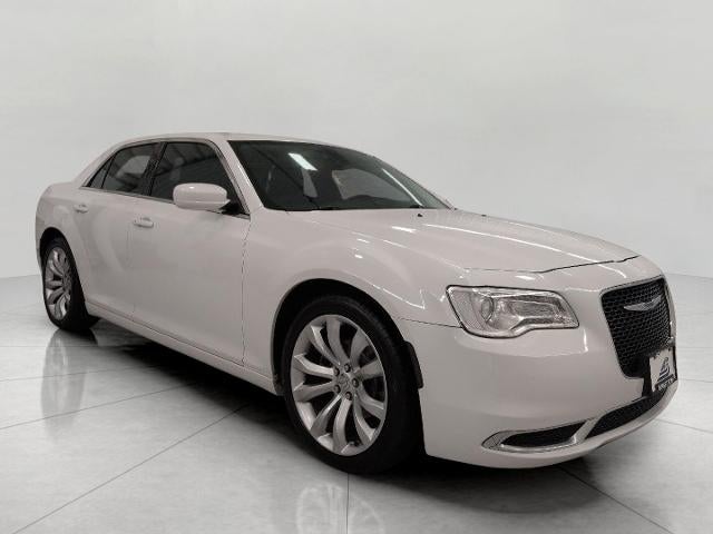 2019 Chrysler 300 Touring L RWD *Ltd Avail*