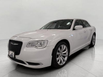 2019 Chrysler 300 Touring L RWD *Ltd Avail*