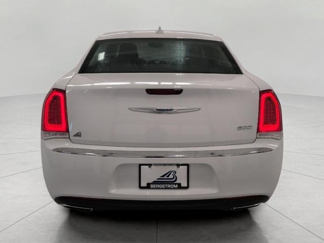 2019 Chrysler 300 Touring L RWD *Ltd Avail*