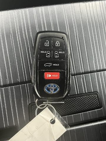 2023 Toyota Sienna XSE FWD 7-Passenger (Natl)