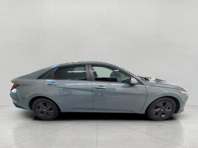 2022 Hyundai Elantra SEL IVT